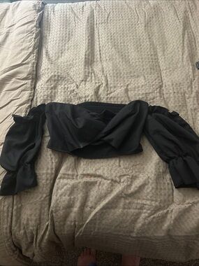 SHEIN Black Off-Shoulder Long Sleeve Ruffle Crop Top